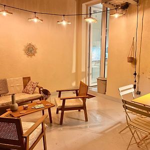 Studio Lit King-Size