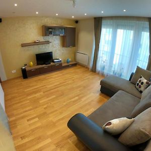 Appartement à 3 Chambres à Coucher