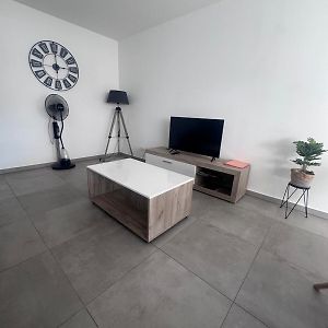 Appartement à 2 Chambres à Coucher