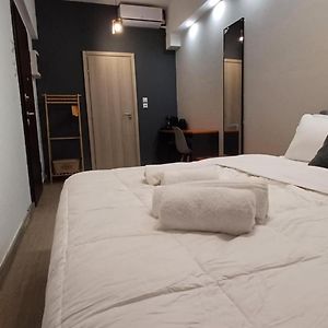 Aiolou Street Rooms & Apartments