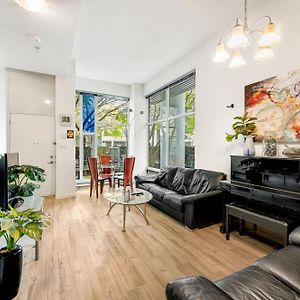Stellar 3 Bedroom Duplex Downtown - Perfect Location