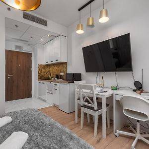 Studio Lit King-Size