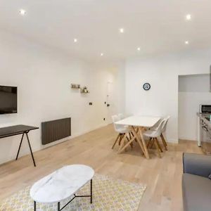 Amazing 2 Bedroom Parisian Flat
