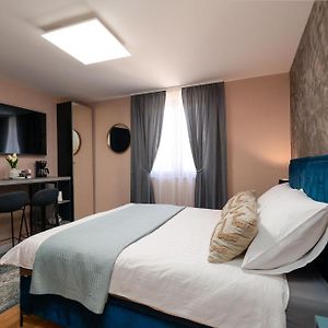 Sapphire Studio Apartment With Free Private Parking