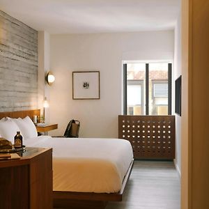 Chambre Accessible aux Personnes à Mobilité Réduite Lit King-Size