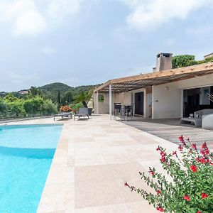 Villa à 3 Chambres à Coucher