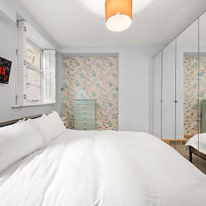 Sg, Elegant Knightsbridge Apartment By Harrods