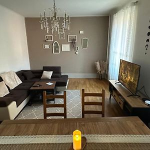 Appartement de Luxe à 2 Chambres à Coucher
