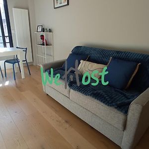 Studio Lit Queen-Size