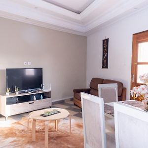 Appartement à 3 Chambres à Coucher