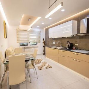 Apartment Kler-Elegant Stay Ali Demi