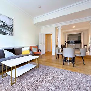 Appartement de Luxe à 2 Chambres à Coucher