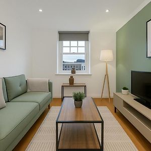 Appartement à 2 Chambres à Coucher