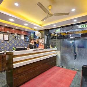 Hotel Coral Plaza - Near Connaught Place