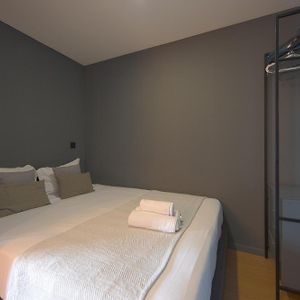 Studio Lit King-Size