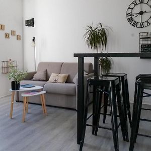 Studio Lit King-Size