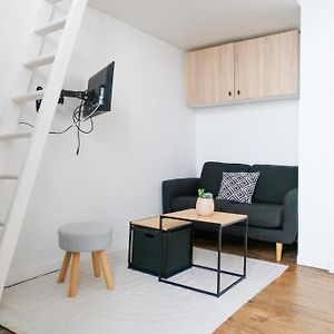 Studio Lit King-Size