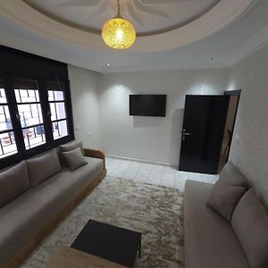 Appartement à 3 Chambres à Coucher