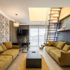 Appartement Suite à 3 Chambres à Coucher