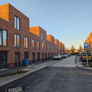 Cosy Room Salford, Manchester - 90Secs To Bus Stop & Convenience Store