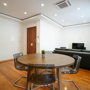 Appartement à 3 Chambres à Coucher