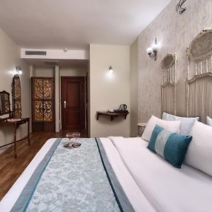 taksim çamdalı suit