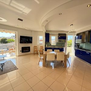 Sunny Home Private Jacuzzi Hydromassage Acropolis & Lycabettus Far View Parking 300M Metro Peristeri