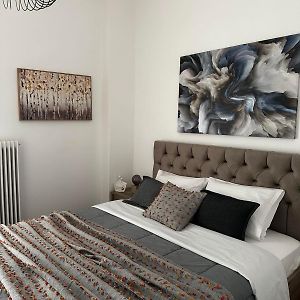 Cozy Athena Apartment