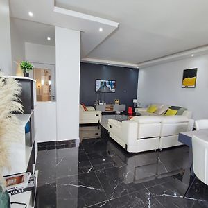 Appartement à 3 Chambres à Coucher