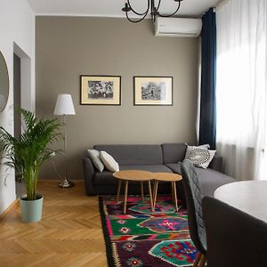 Appartement à 2 Chambres à Coucher