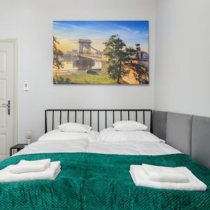 Downtown Apartment House Green