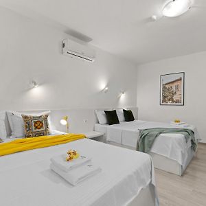 Studio Lit King-Size