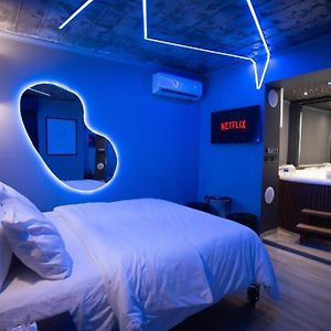 The Bubbles - Jacuzzi Rooms Tirana