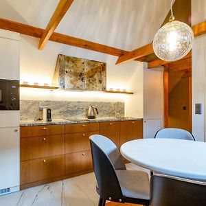 Mr 3 Apartments