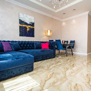Luxury For Business & Pleasure Royal 3