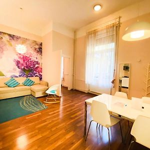 Stylish Central 1Br Apt - Flora'S House