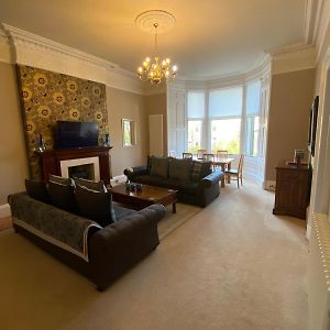 Beautiful & Bright 2 Bed Flat Murrayfield
