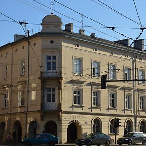 Royal Castle Apartments