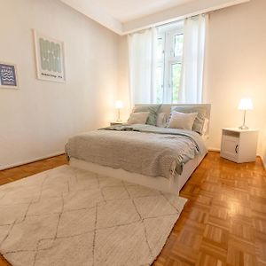 Appartement à 2 Chambres à Coucher