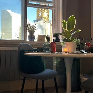 Appartement de Luxe à 2 Chambres à Coucher