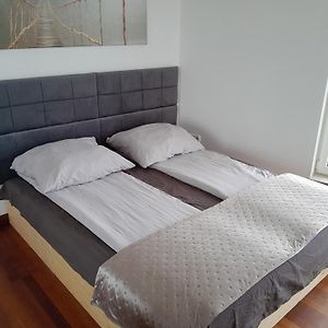 Appartement à 2 Chambres à Coucher
