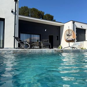 Villa à 3 Chambres à Coucher
