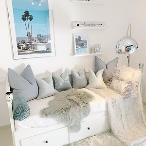 Studio Lit King-Size