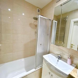 Appartement à 3 Chambres à Coucher