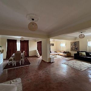 Appartement à 3 Chambres à Coucher