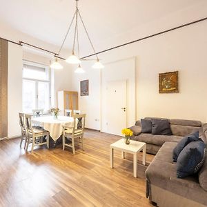 Appartement à 5 Chambres à Coucher