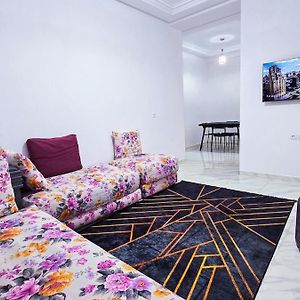 Appartement à 3 Chambres à Coucher
