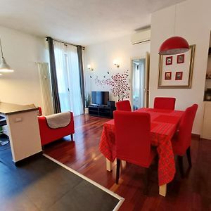 The Red Suite In Florence With Free Parking