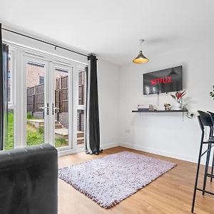 Lotus Haus - Wellington Homes - With Off Road Parking