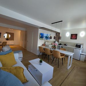 Appartement à 2 Chambres à Coucher